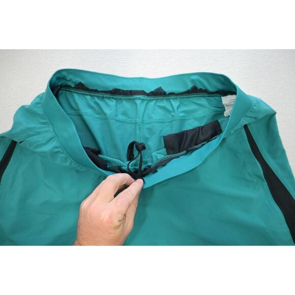 Under Armour Run Gym Shorts HeatGear Loose Performance W/Pockets 8" INS Mens XL - Picture 4 of 6